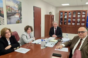 o-amanatidis-mazi-me-ton-antiproedro-tou-efet1b