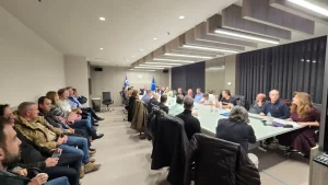 synanthsh-ardeytiko-polyfytoy-2