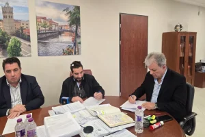 ypografi-symvasis-gia-ton-ilektrofotismo-eo-pros-siatista1